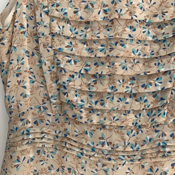 Dress with floral pattern - Picture 3 of 6